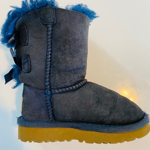 UGG Boots Girls - Picture 1 of 3